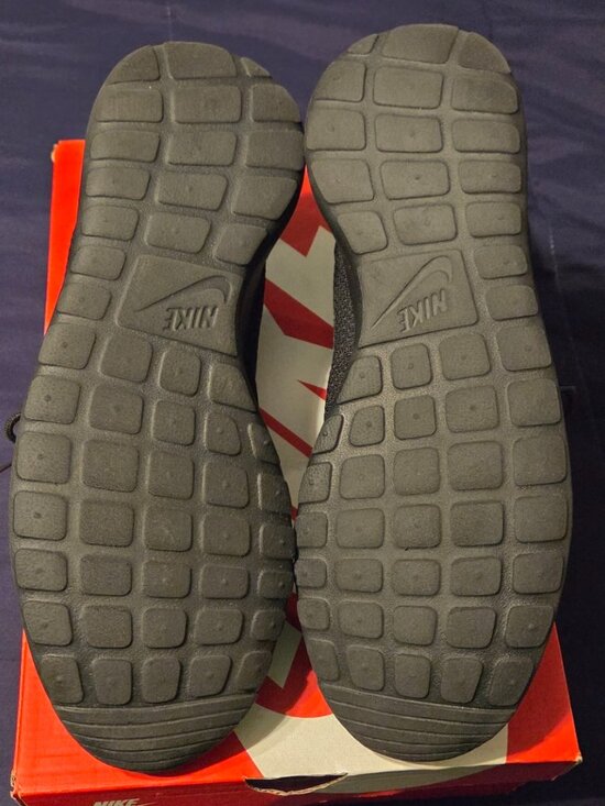 MENS SIZE 11.5 TRIPLE BLACK NIKE ROSHE RUN main image 5